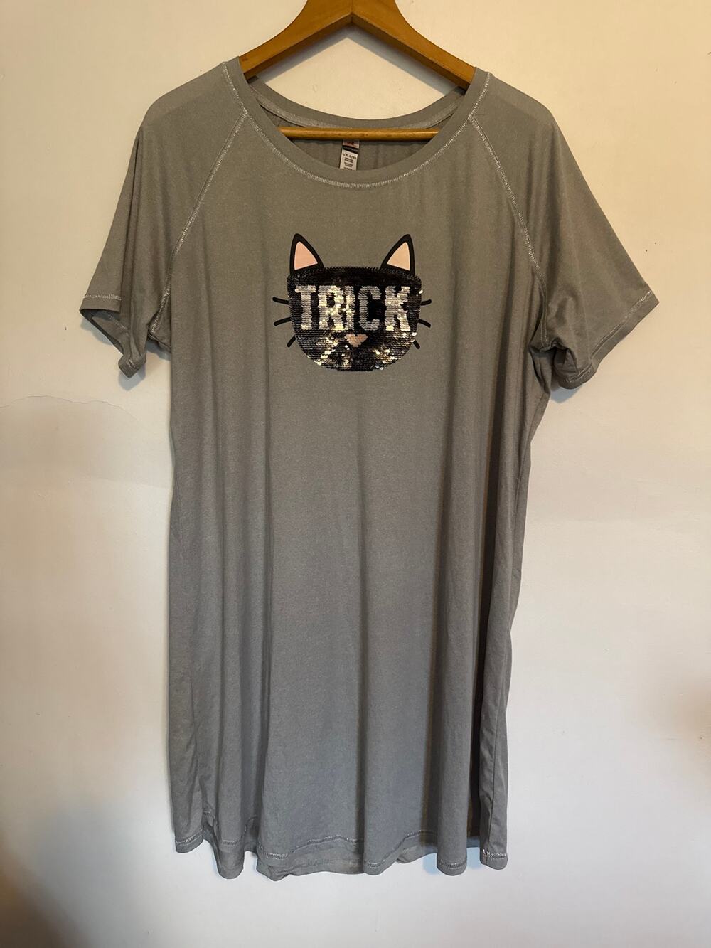 Halloween oversized T-shirt sleeper w cat trick or treat flip sequins sz L XL